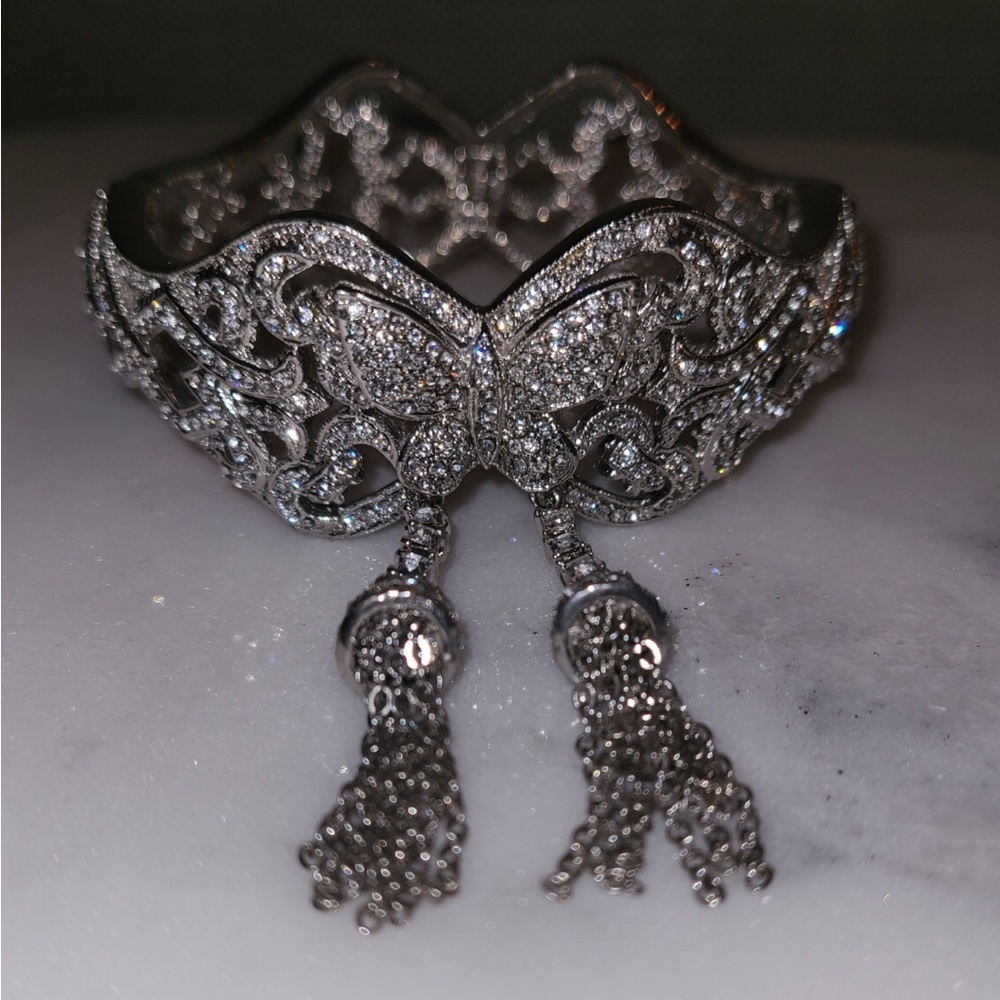 Stunning HSN Silver Butterfly & Tassels Crystal Hinged Bangle Bracelet. NWOT.